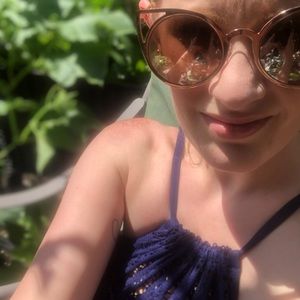 Meet your Posher, Alexandra